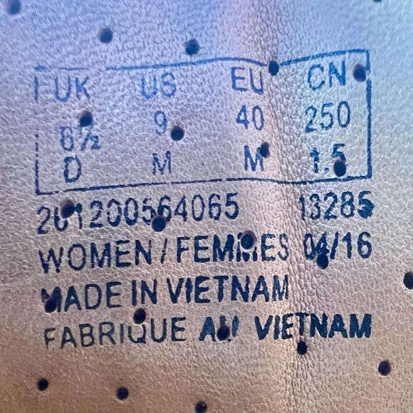 Clarks Artisan Unstructured Black Suede Chukka Ankle Boots Women's Size 9 - Picture 6 of 9